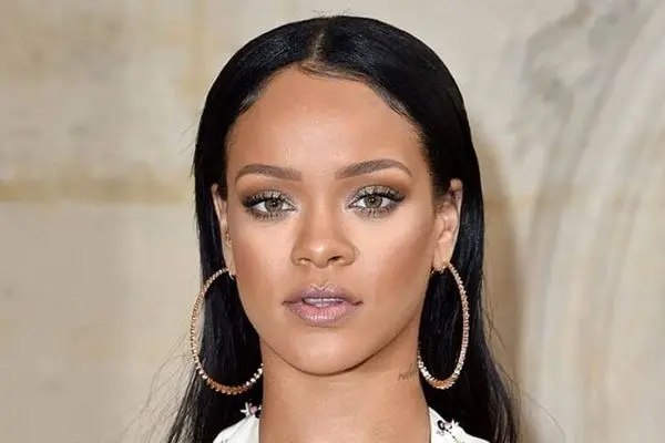 تاثیرات زایمان سوم / ریحانا دیگر فقط لباس راحت می پوشد (تصاویر)