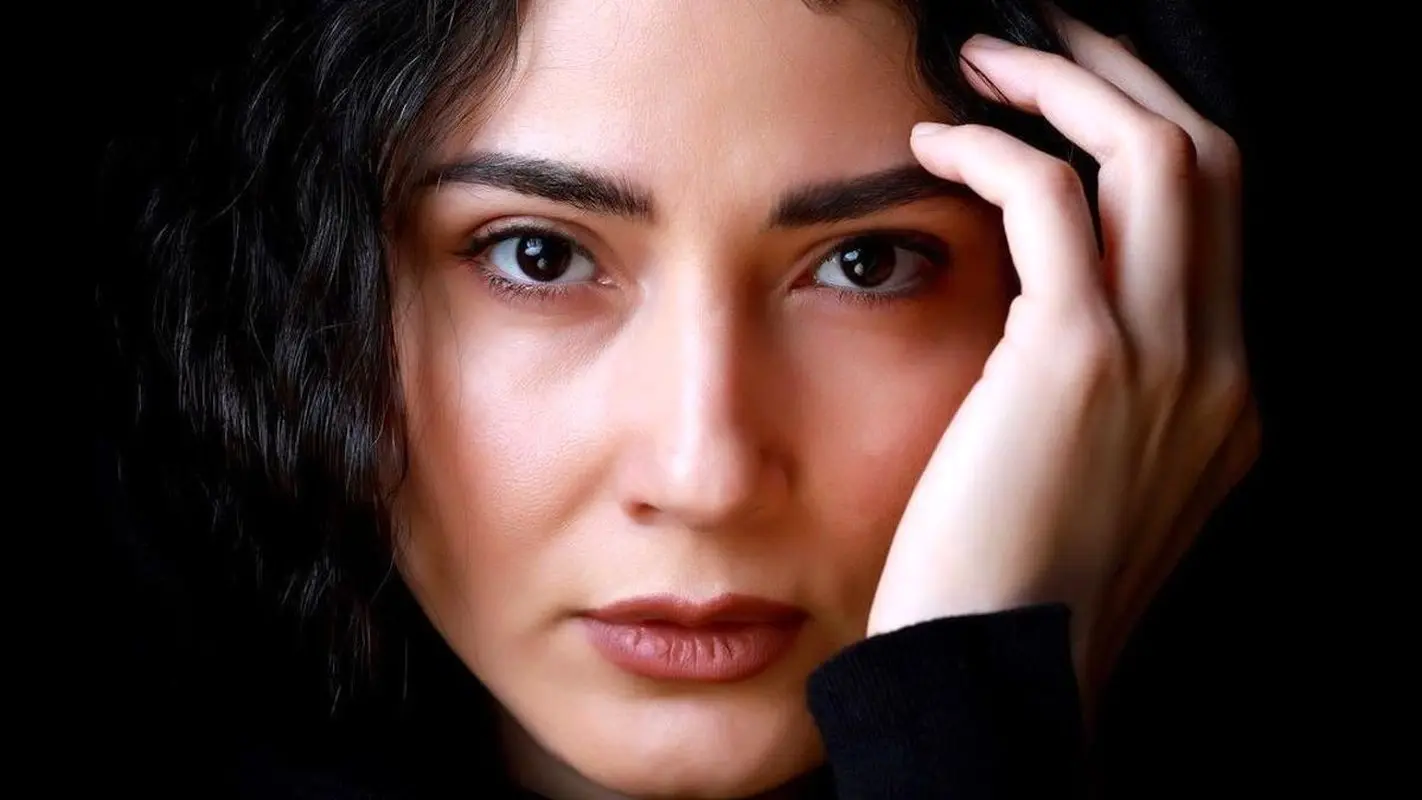 ظاهر متفاوت سمیرا حسن‌پور با مدل موی خاص و لباس خانگی شیکش