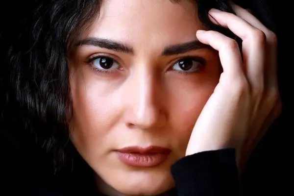 ظاهر متفاوت سمیرا حسنپور با مدل موی خاص و لباس خانگی شیکش