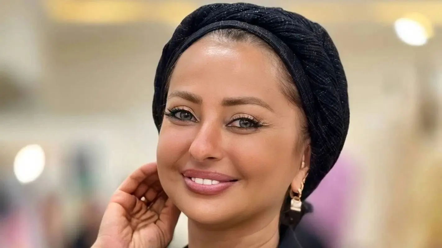 نفیسه روشن در قلب حاشیه با آرایش غلیظ /خانم بازیگر ژست عروس گرفته 