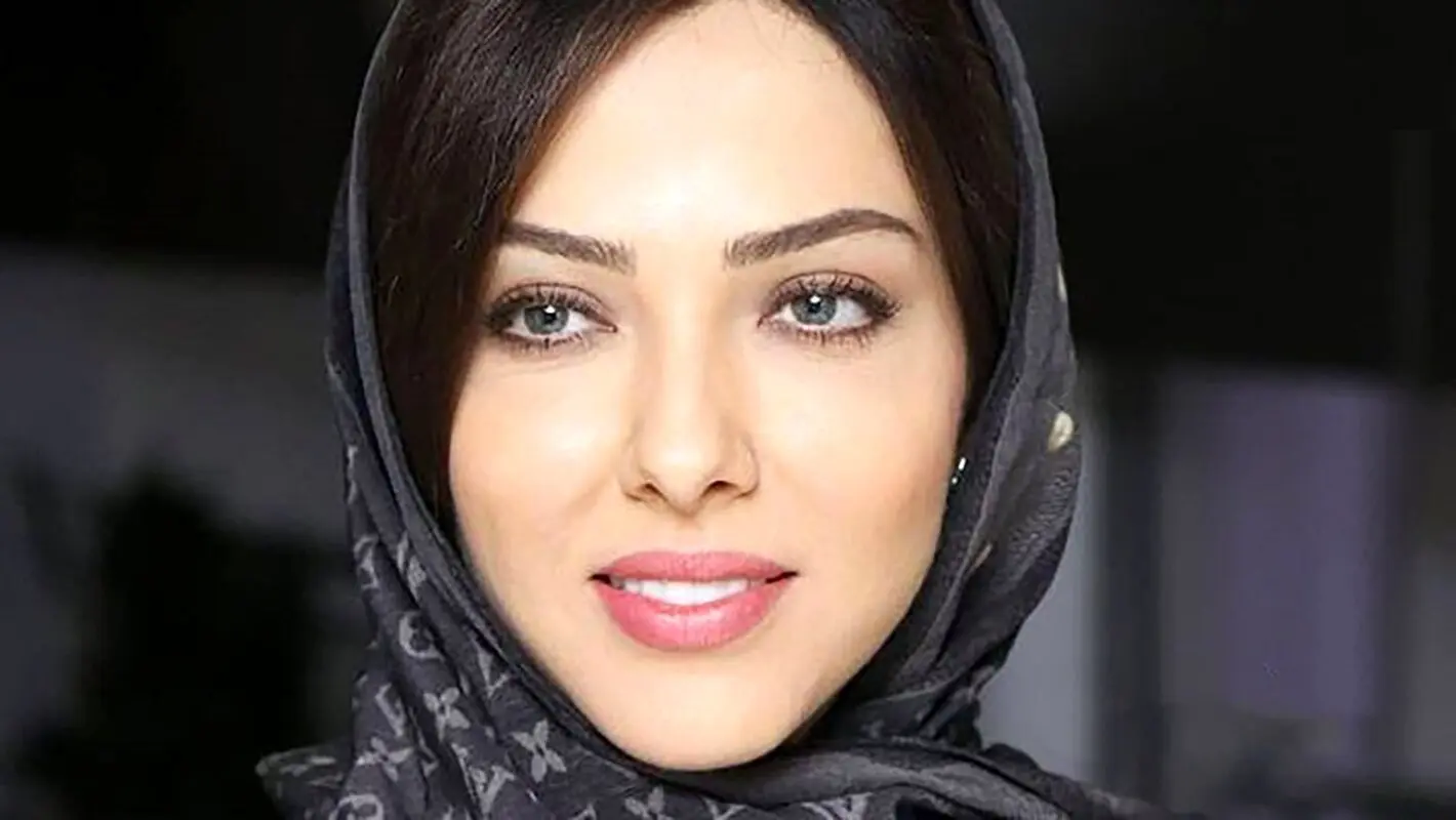 عکس لو رفته لیلا اوتادی در مسجد مسجد شیخ زاید / استایل سفید و مشکی خانم بازیگر سوژه شد +