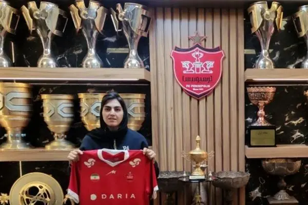 دروازه بان خوش استایل و مهاجم گلزن فوتبال زنان ایران به پرسپولیس آمدند + عکس 