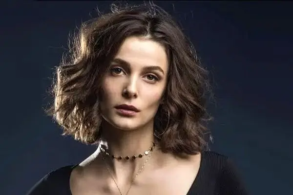 ایده این سلبریتی برای از بین بردن پف چشم (عکس)