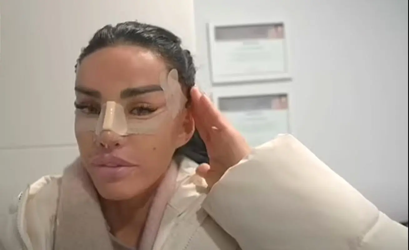 سلبریتی مشهور: زشت و چندش آور هستم