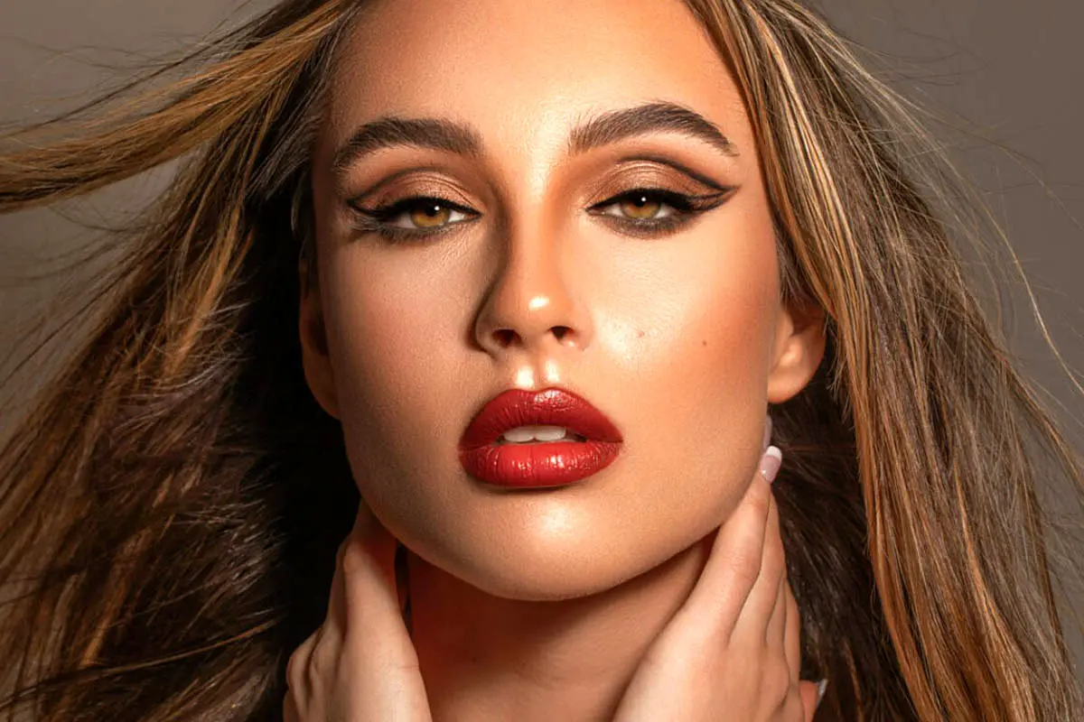 ترفندهایی برای زیباتر و کشیده‌تر نشان دادن چشم‌ها؛ آرایش چشم مدل روباهی