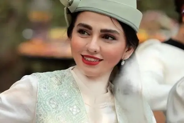 چای پارتی ایرانی‌های مقیم لندن با حضور مهراوه شریفی‌نیا و سیاوش خیرابی!