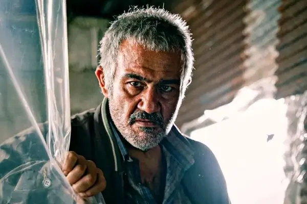 فیلم شوکه کننده از مهران غفوریان / آقای بازیگر مادرش را پنهان کرد !