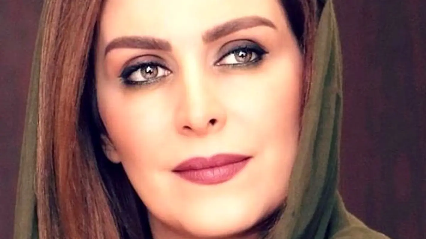 عکس‌های دردناک از مزار غرق گل ماه‌چهره خلیلی در سالگردش!