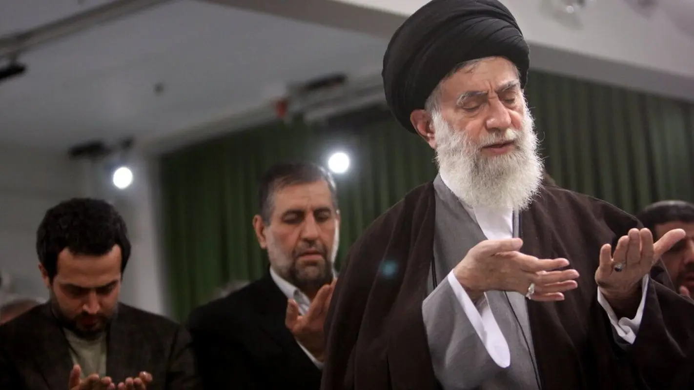 عکس‌های لو رفته از مصطفی زمانی در بیت رهبری، سال ۱۳۸۸