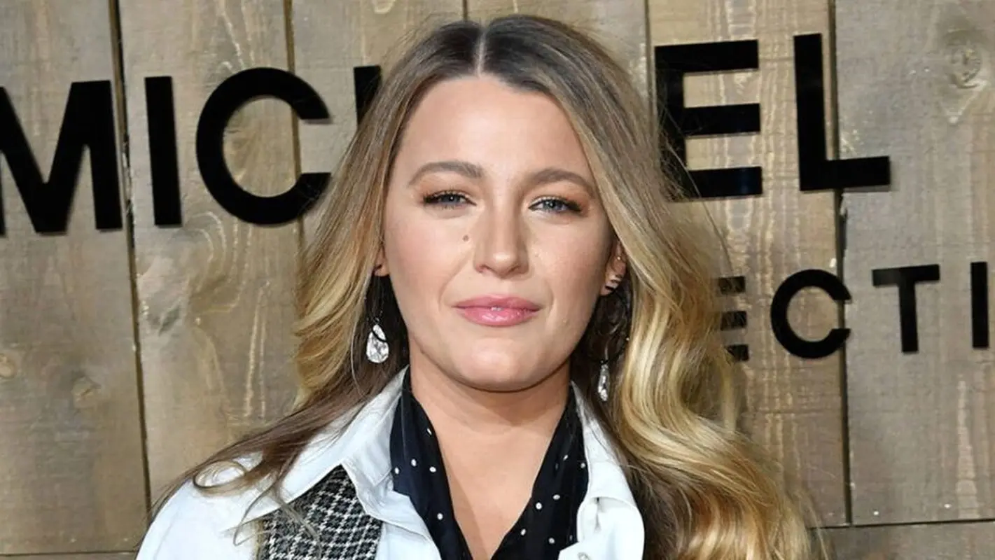 درخشان و شیک مثل استایل چرم و زرشکی بلیک لایولی (عکس)