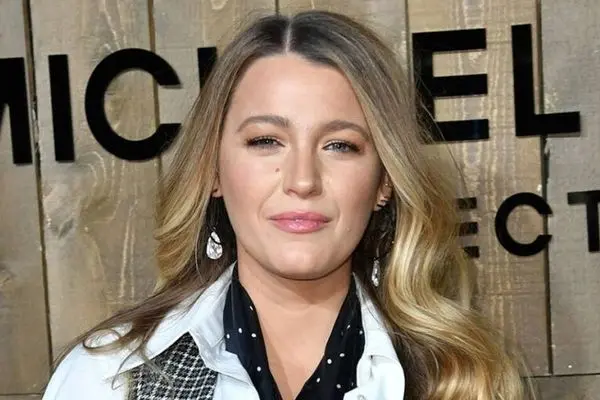 درخشان و شیک مثل استایل چرم و زرشکی بلیک لایولی (عکس)