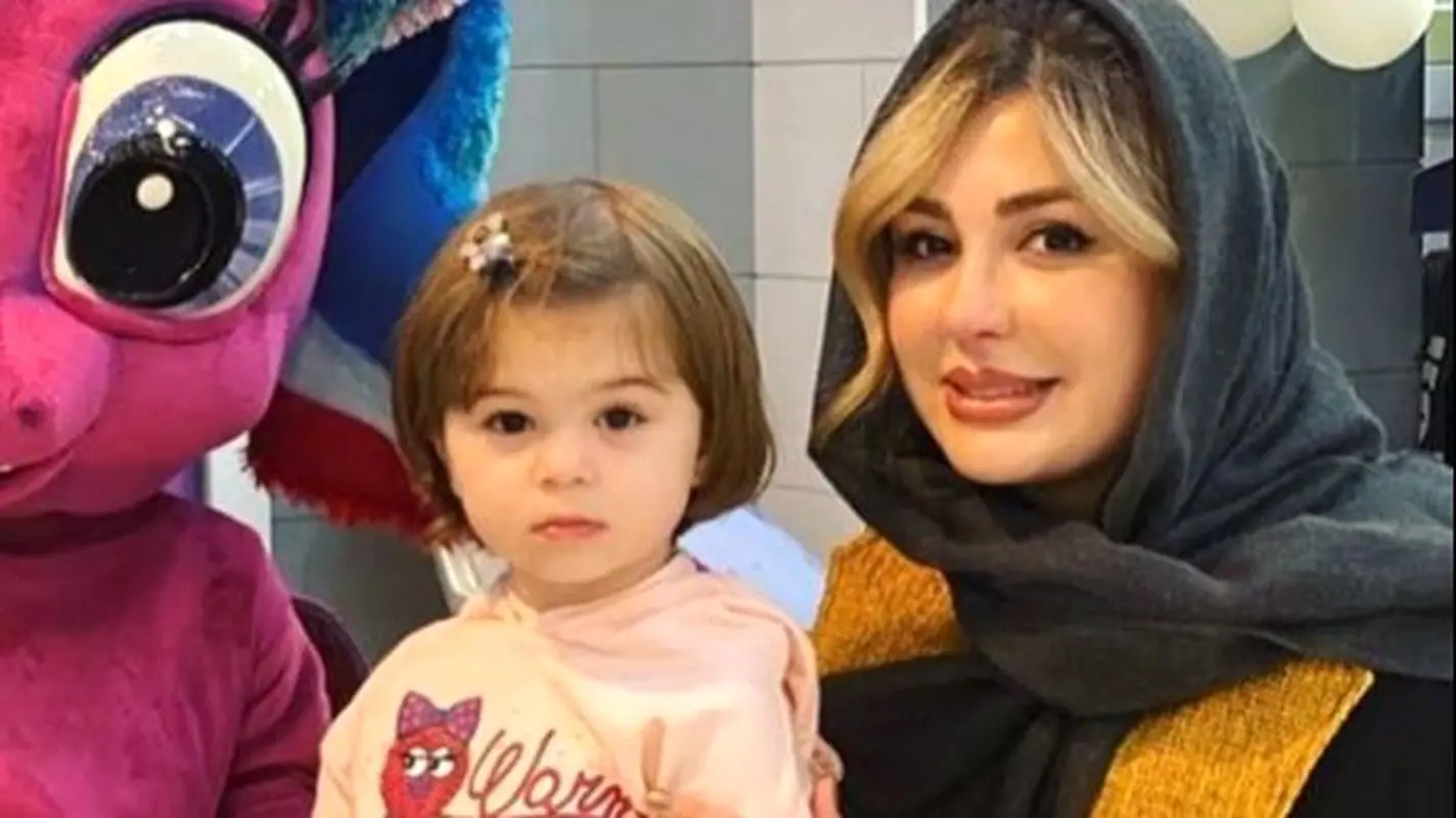 نگاهی به دکوراسیون شیک و لاکچری اتاق خواب دختر نیوشا ضیغمی / حیف که پدر تاجرش رفت !