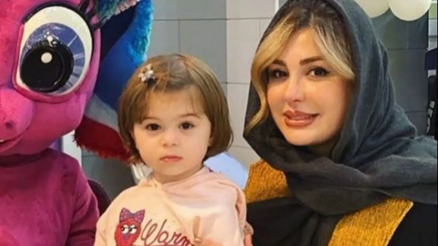 نگاهی به دکوراسیون شیک و لاکچری اتاق خواب دختر نیوشا ضیغمی / حیف که پدر تاجرش رفت !