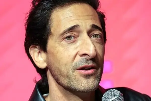 آدرین برودی هیچی نمی خورد و همیشه تنهاست!