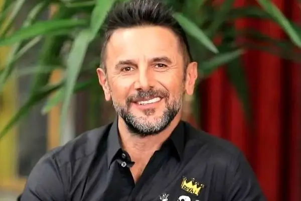 اقدام قابل تحسین امین حیایی در عصرجدید؛ حمایت از معلم بازیگر + فیلم