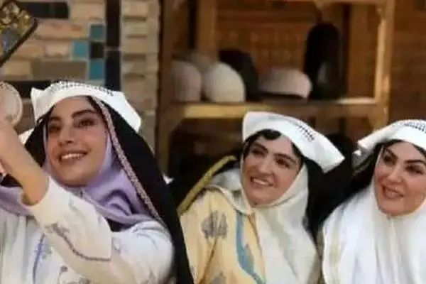 تصاویر خیره‌کننده از بازیگران زیبای سریال بامداد خمار در پشت صحنه