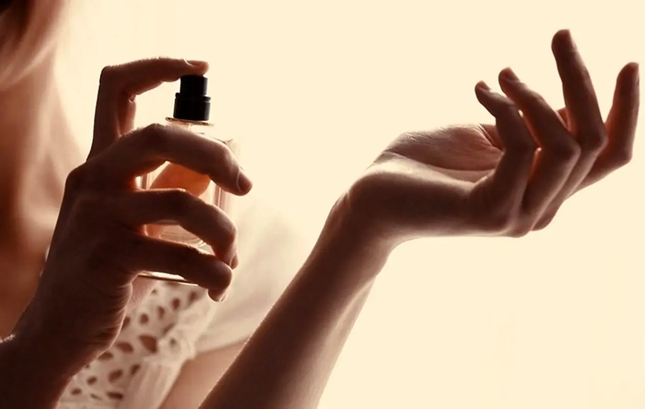 چگونه ماندگاری یک عطر را تشخیص دهیم؟