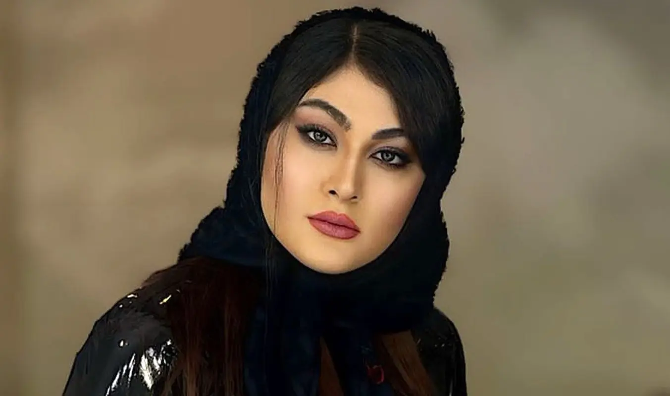 موتور سواری مریم مومن در خیابان‌ های تهران / استایل اسپرت خانم بازیگر + عکس