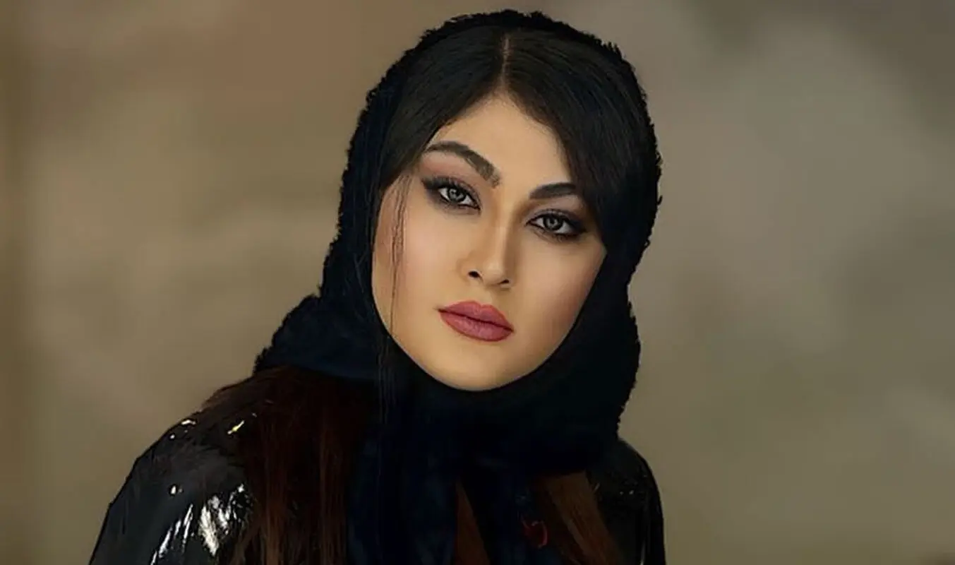 موتور سواری مریم مومن در خیابان‌ های تهران / استایل اسپرت خانم بازیگر + عکس