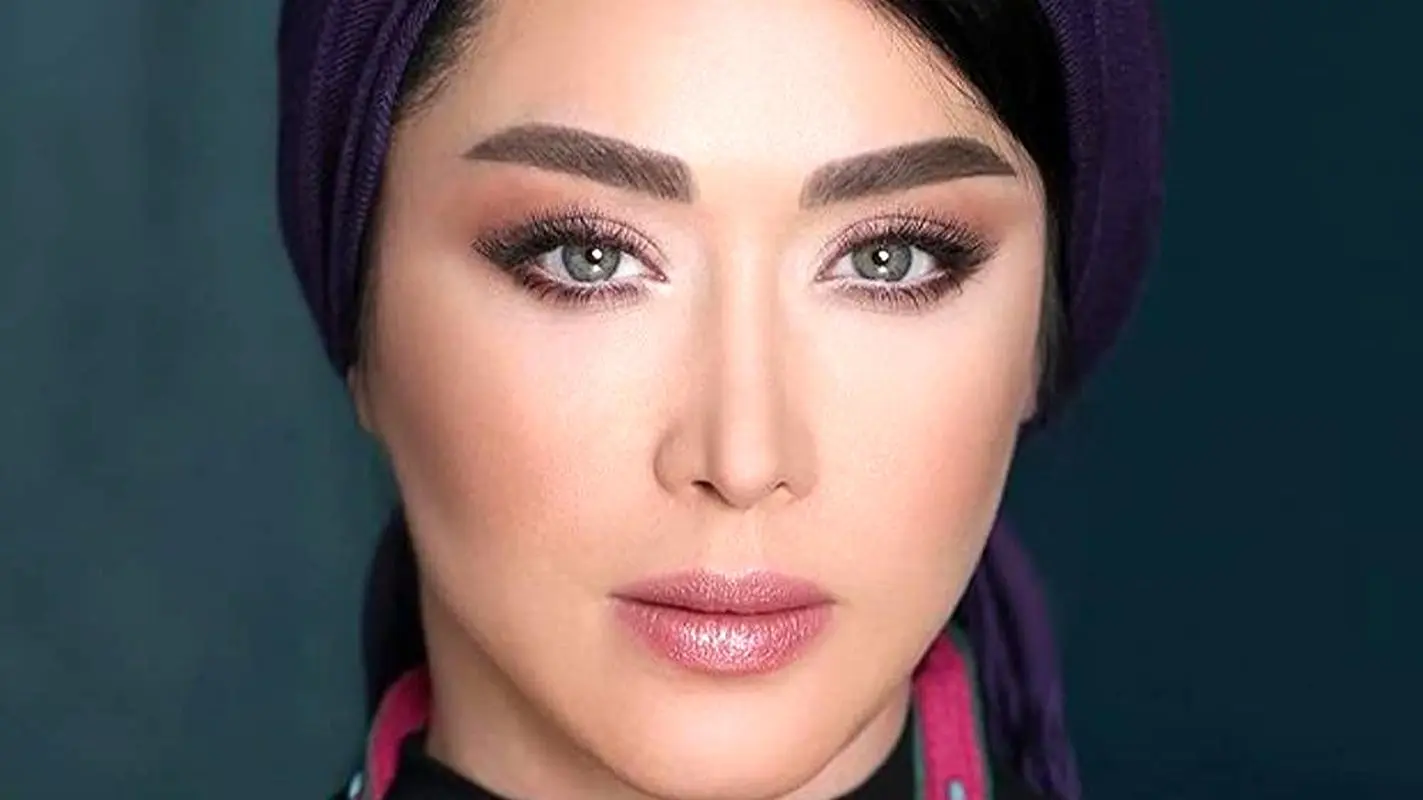 استایل جنجالی سارا منجزی پور با شومیز آبی خاص!