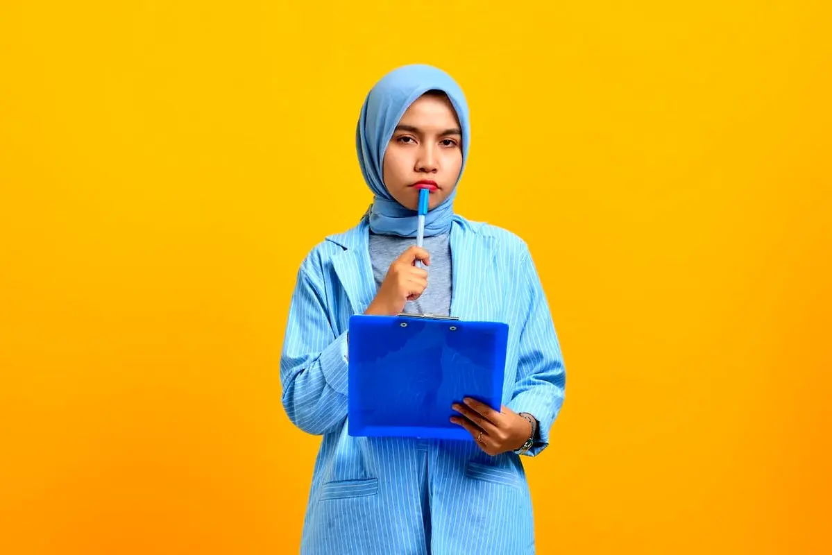 شک بین استحاضه قلیله و متوسطه، حکم چیست؟