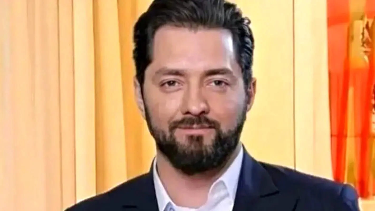 بهرام رادان و مینا مختاری با کتابخانه‌ای لوکس؛ شاهکارهای بی‌نظیر عباس کیارستمی!