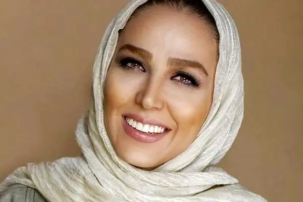 اولین سالگرد ازدواج سوگل طهماسبی با کیک توت‌فرنگی
