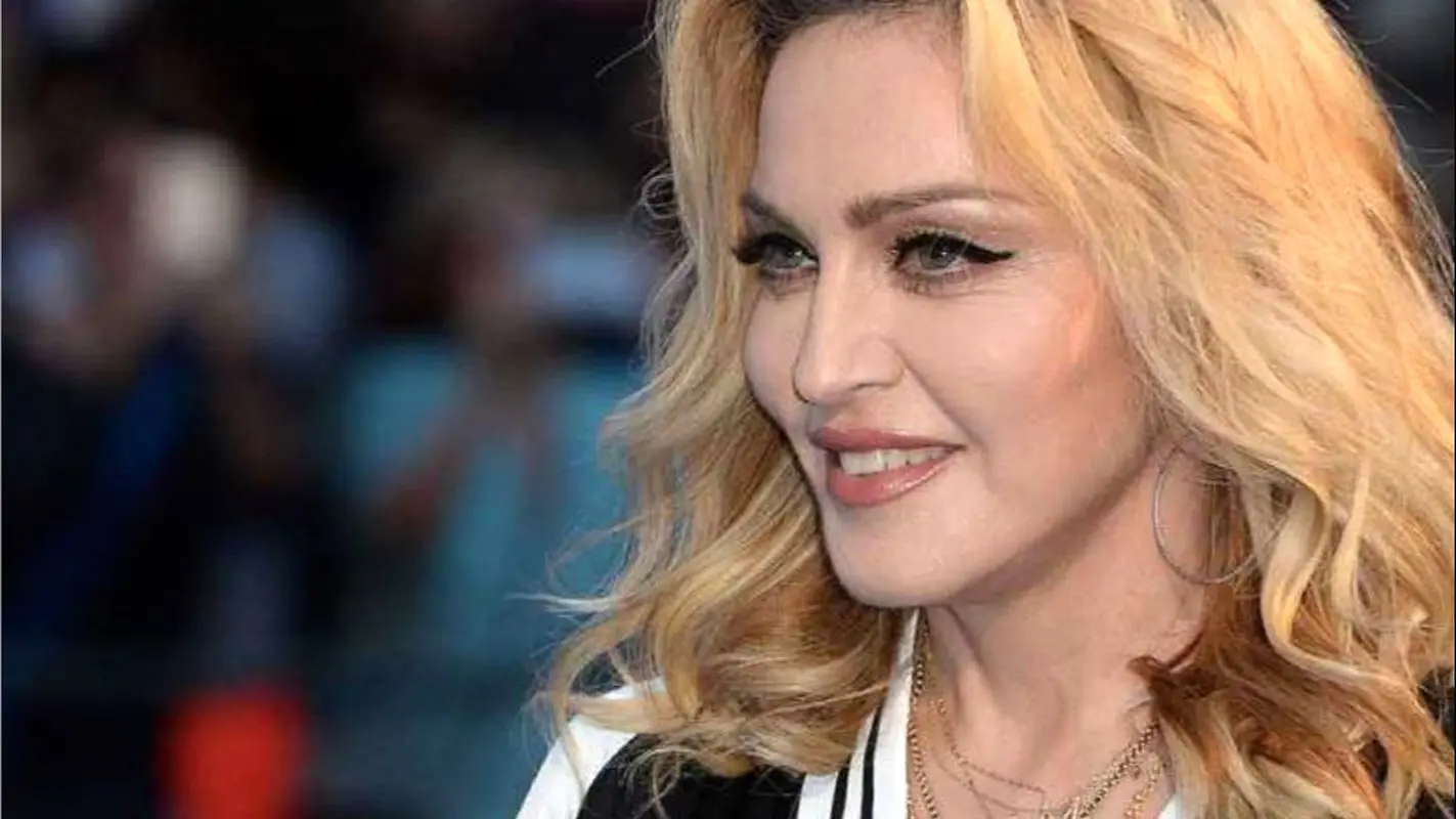 مدونا فاش کرد: چرا با مرد بسیار جوان تر از خودم ارتباط دارم؟! 