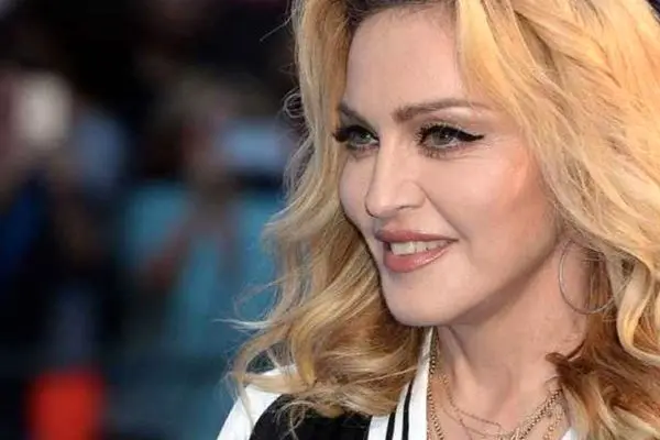 مدونا فاش کرد: چرا با مرد بسیار جوان تر از خودم ارتباط دارم؟! 