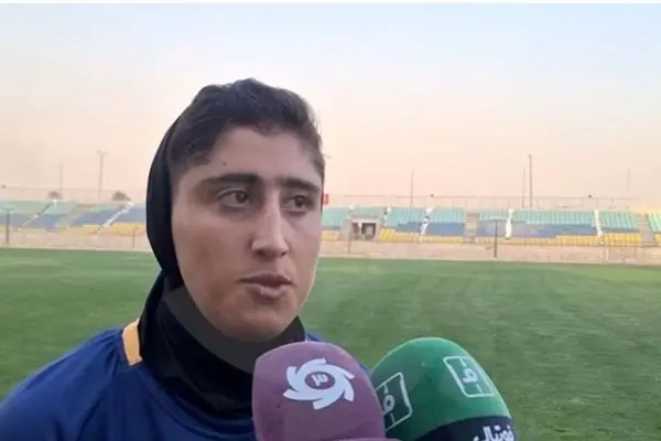 این دختر استقلالی لج پرسپولیسی ها را درآورد! (عکس)