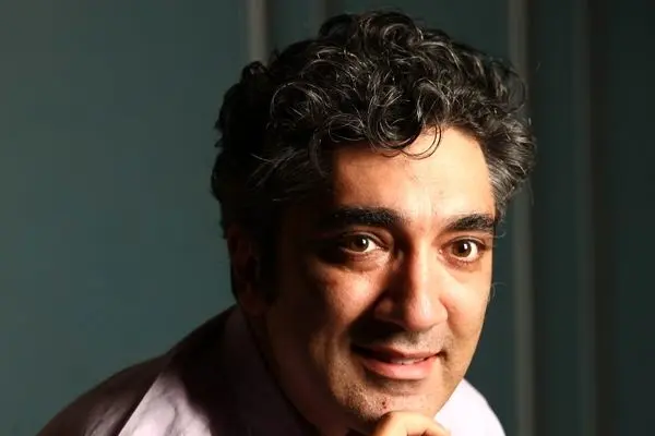 بلاگر معروفی که با چادر زنانه معروفتر از گلزار شد ! + عکس های باورنکردنی