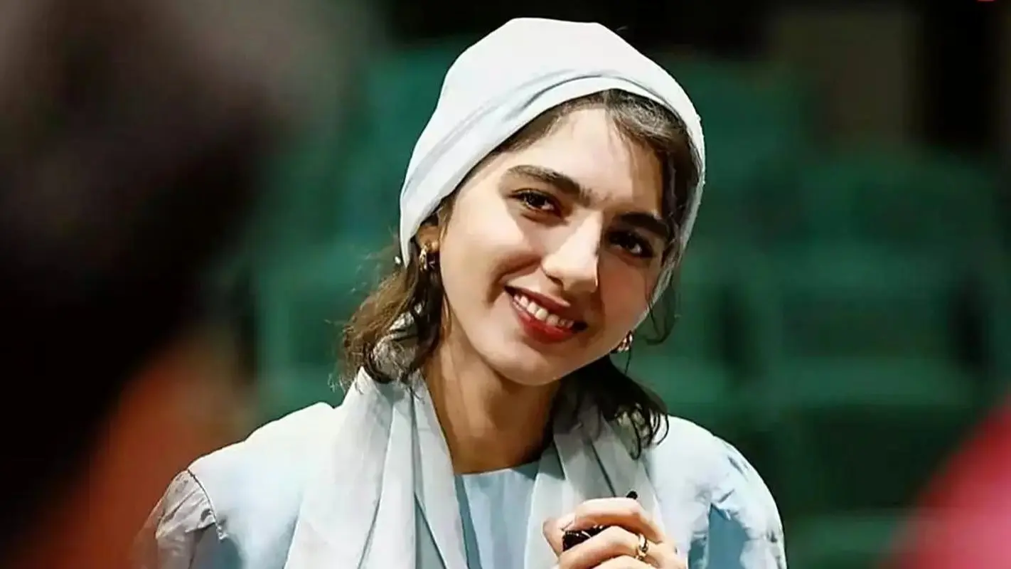 زندگی خصوصی و حواشی بنفشه ریاضی؛ نگاهی به عکس‌های تولد 32 سالگی