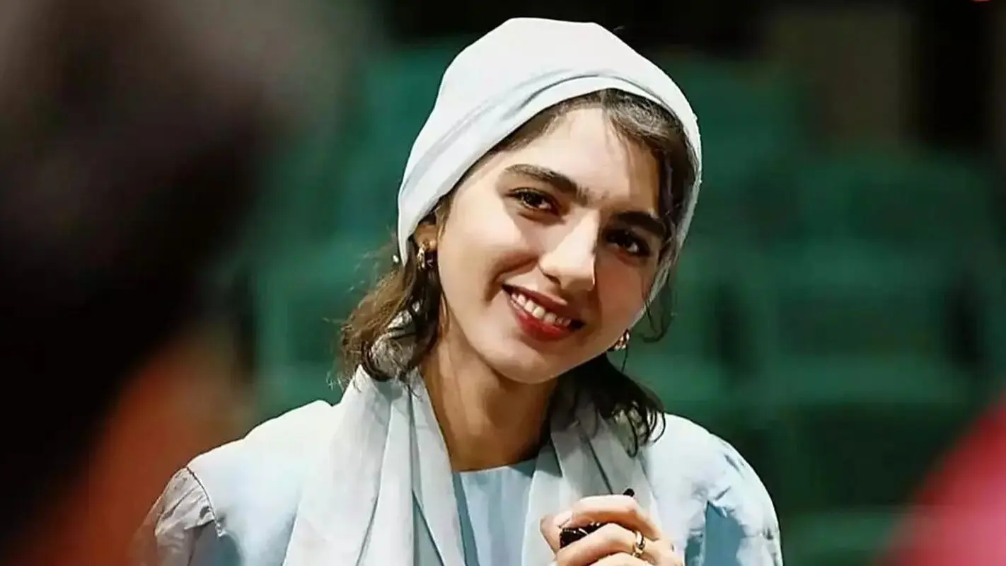 زندگی خصوصی و حواشی بنفشه ریاضی؛ نگاهی به عکس‌های تولد 32 سالگی