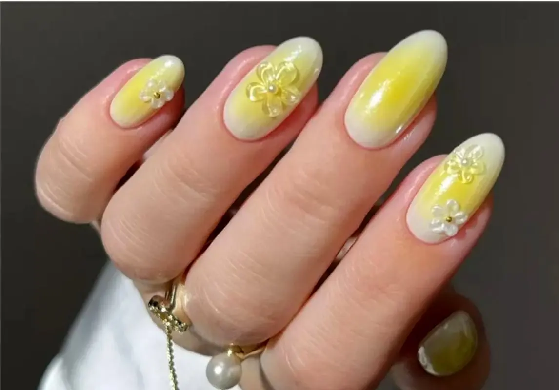 زیباترین دیزاین های سه بعدی ناخن با طرح گل (تصاویر)