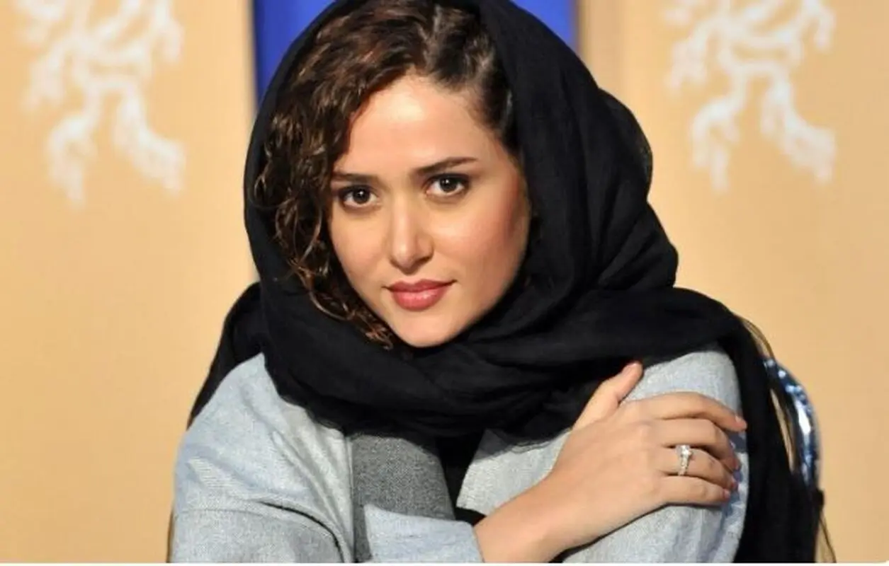 عزاداری تلخ پریناز ایزدیار در مراسم سوم پدرش / خانم بازیگر سیاه پوش شد + عکس
