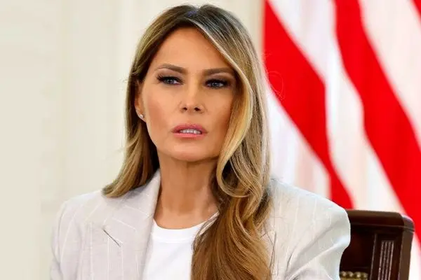 استایل شیک ملانیا ترامپ با کفش های کریسمسی (عکس)