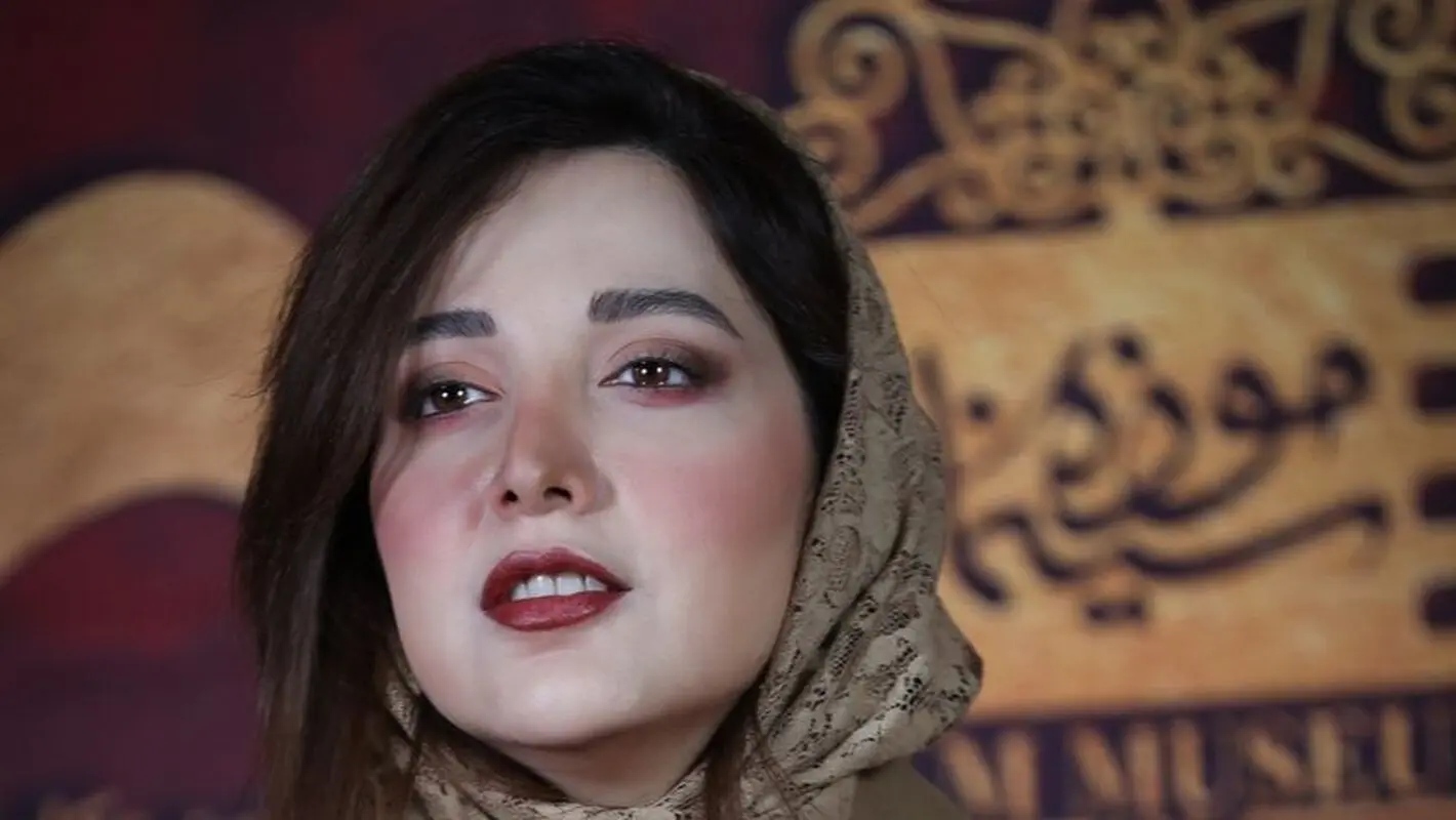 تصویری دلخراش از روشنک گرامی با چشمان خیس و غمگین! 