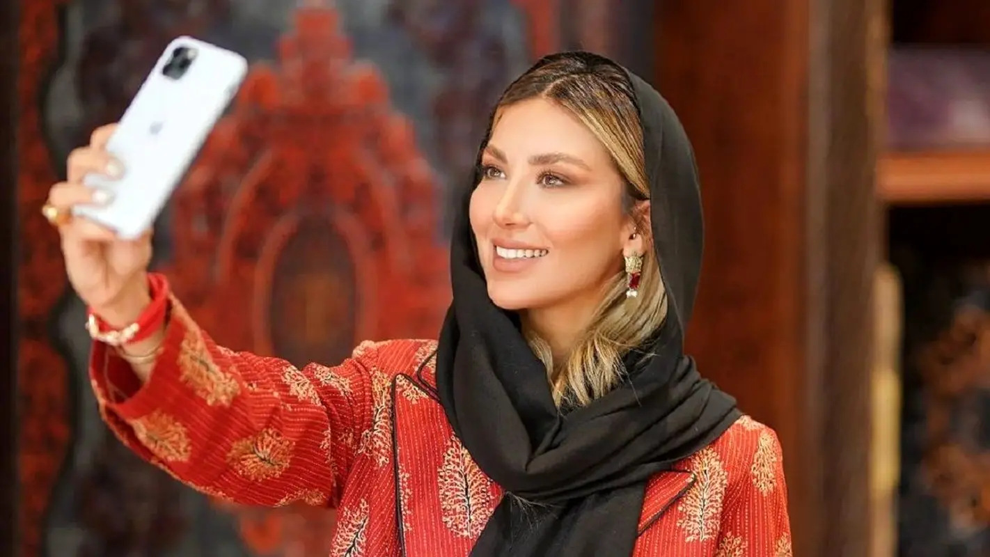 کتابخانه لوکس بهرام رادان و مینا مختاری را دیده اید؟/چقدر شیک و مجلسی !