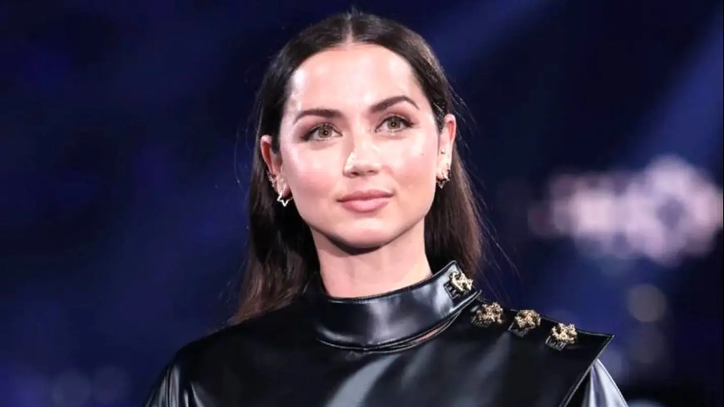 زیباروی هالیوودی در فرمول یک امارات! (عکس)