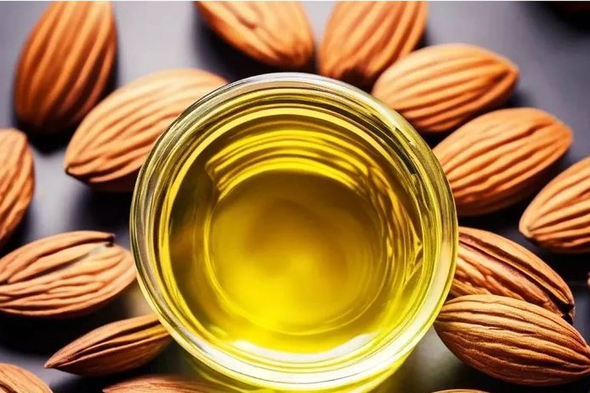 چرا باید روغن بادام تلخ رومارن بشناسید؟