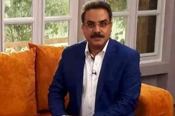 ماشین لاکچری مجری به خانه بر می گردیم در کنار پسرش که تاکنون ندیده اید