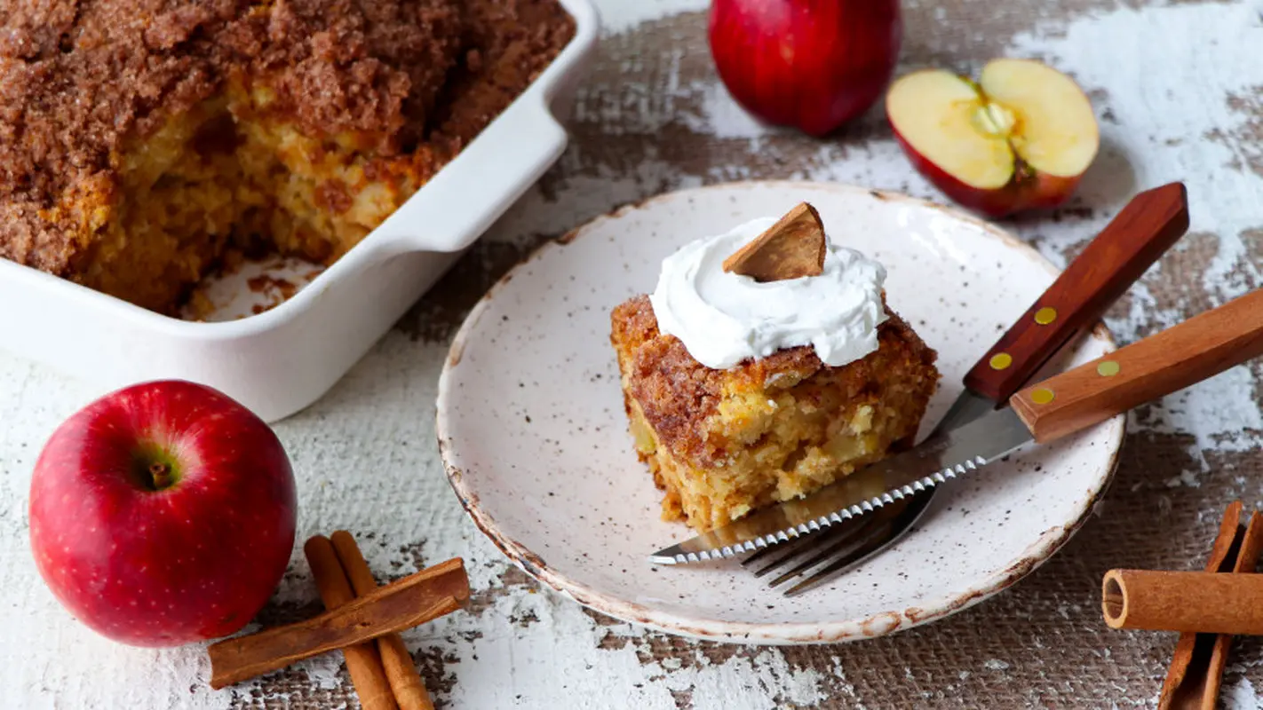 کیک سیب با کرم| شیرینی خوشمزه با عطر و بوی بینظیر