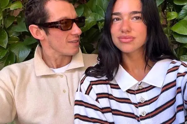 استایل جدید دوا لیپا در کنار نامزدش (عکس)