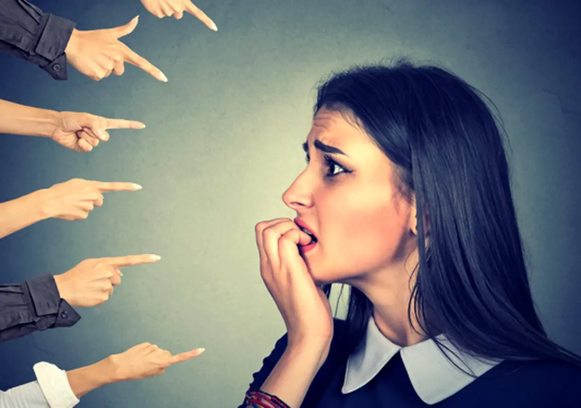 چرا نسبت به حرف دیگران حساسیم ناراحت میشویم؟