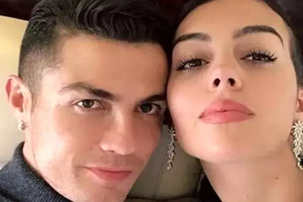 زنانی که با ازدواج با ستاره های فوتبال معروف شدند + عکس ها