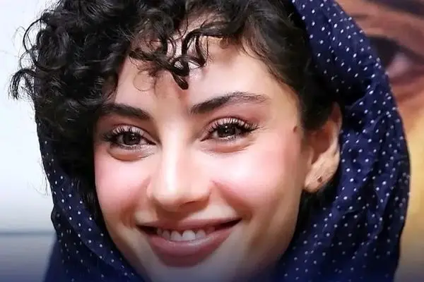 استایل شیک دانشگاهی ترلان پروانه؛ بازیگر جنجالی بامداد خمار