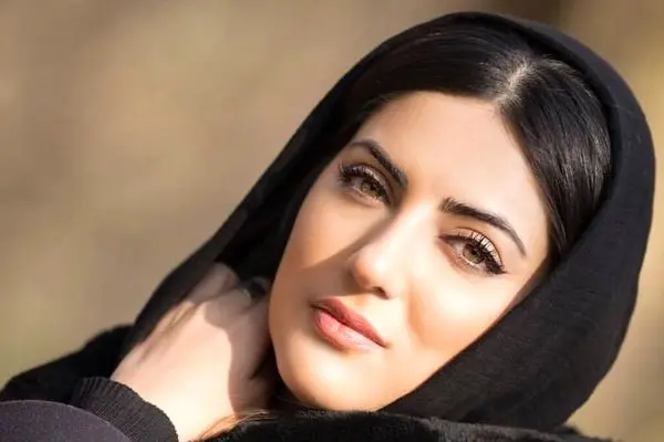 هلیا امامی در اکران فیلم با استایلی خاص؛ دامن شلواری زیبا و جذاب 