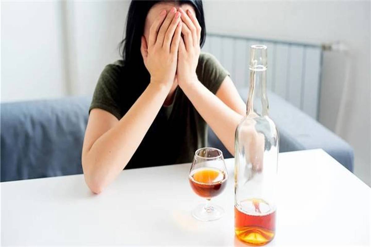 قابل توجه خانم‌های الکلی/ هر پیک یک‌سال از عمر را کم می‌کند