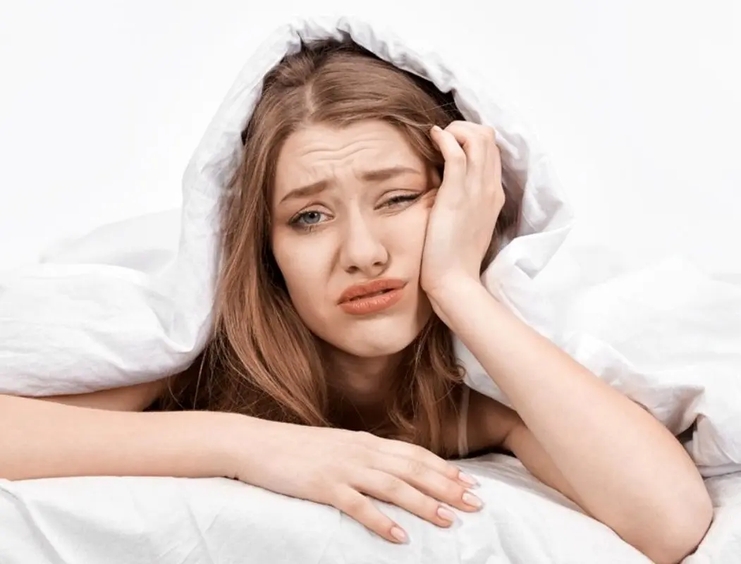 اگر بی خوابی دارید به این خوراکی ها لب نزنید