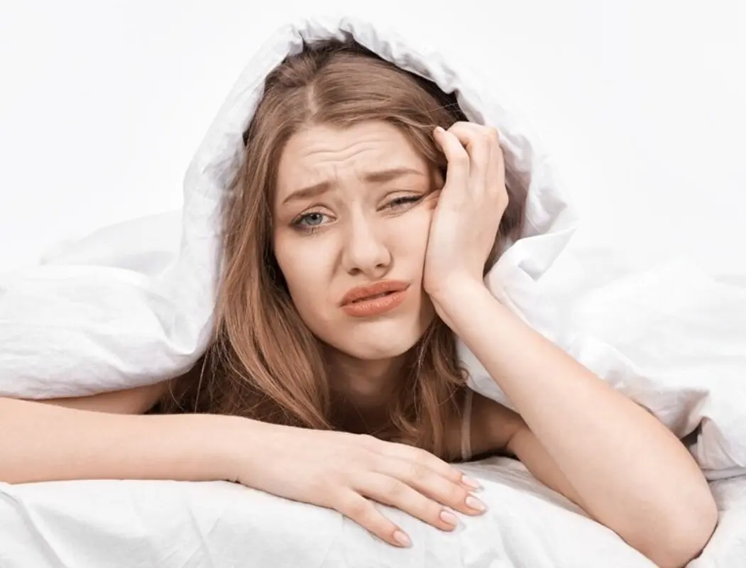 اگر بی خوابی دارید به این خوراکی ها لب نزنید